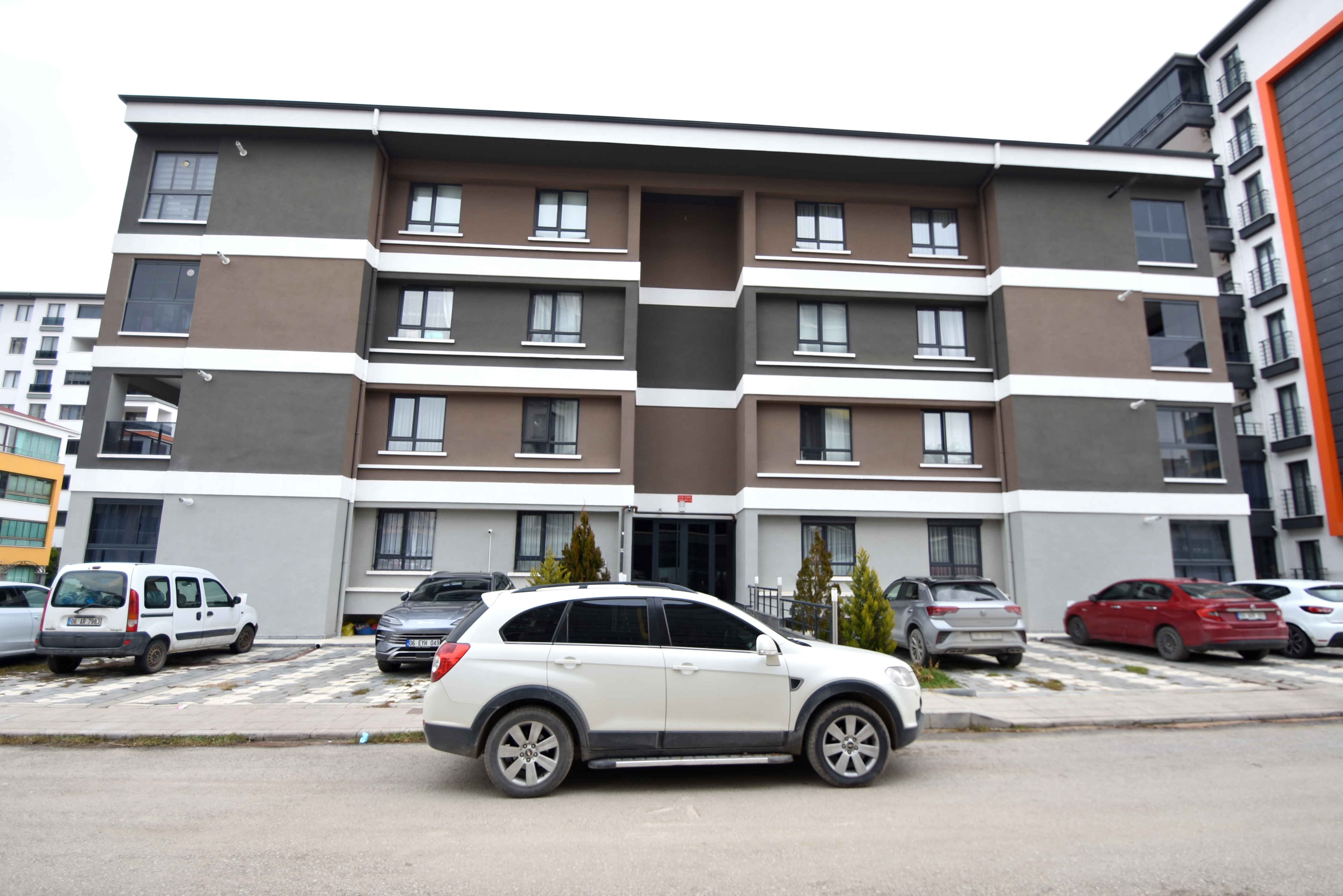 Gölbaşı Devlet Hastanesi ve Üniversite Yakını Katta 2+1 Çift Banyolu