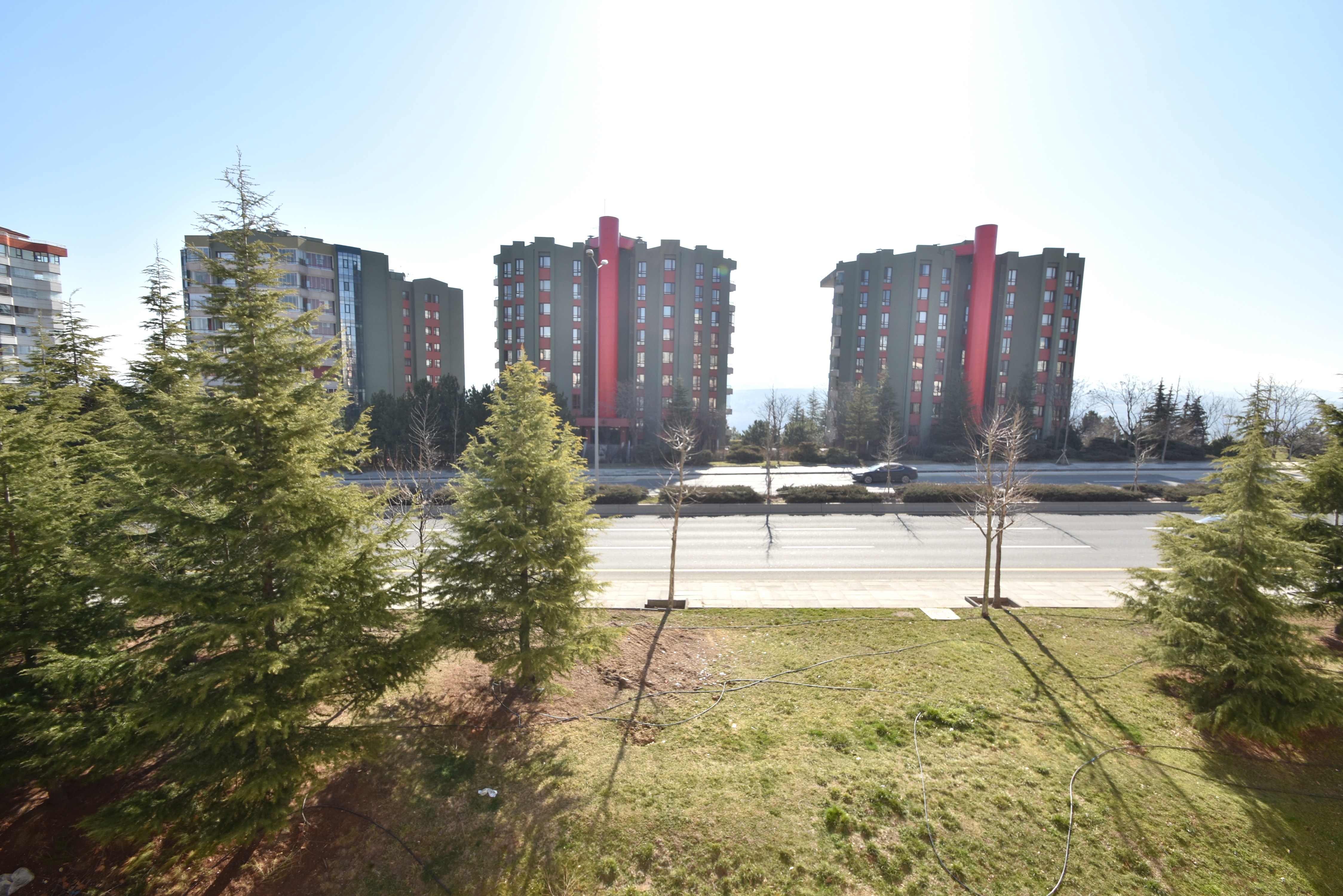 Zirvekent Karşısı Katta Geniş 4+1+Kilerli Ofis