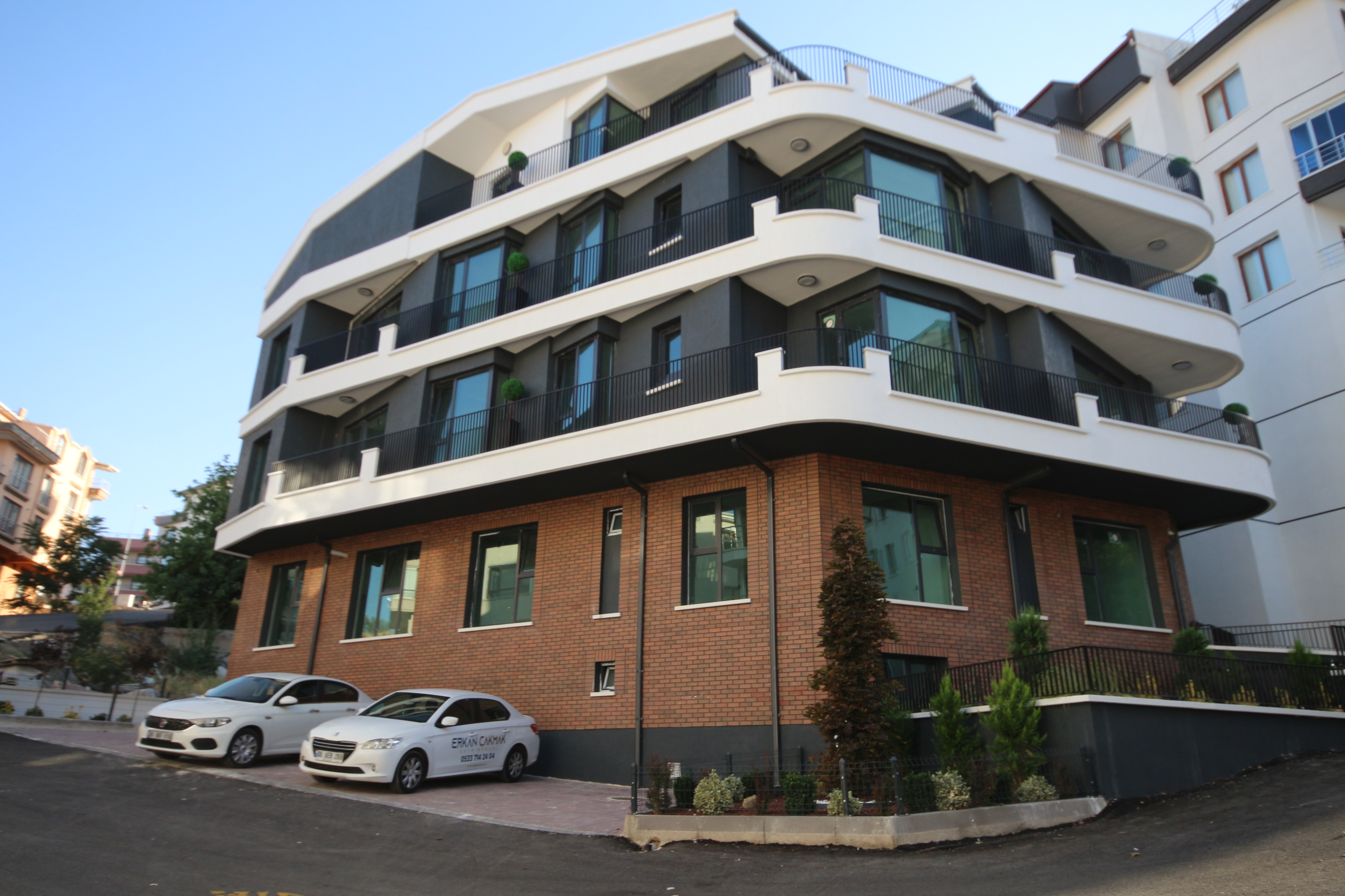 Kırkkonaklar Mah. Cadde Yakını Sıfır 3+1 Daireler